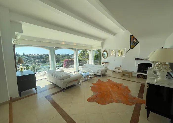Villa Luxe Et Calme Avec Vue Panoramique A Antibes