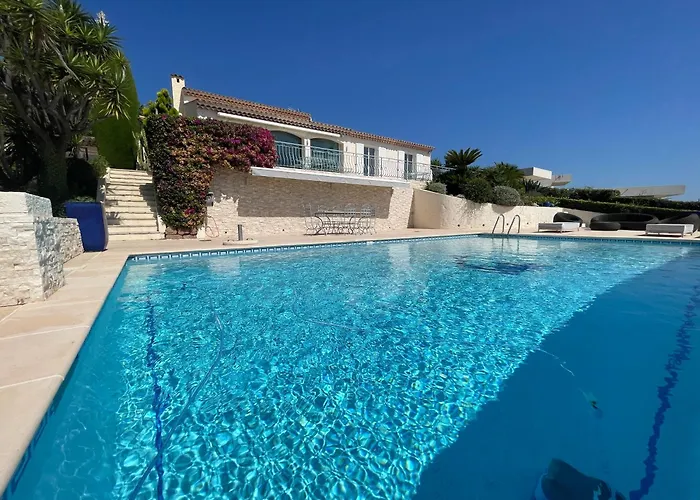 Luxe Et Calme Avec Vue Panoramique A Antibes